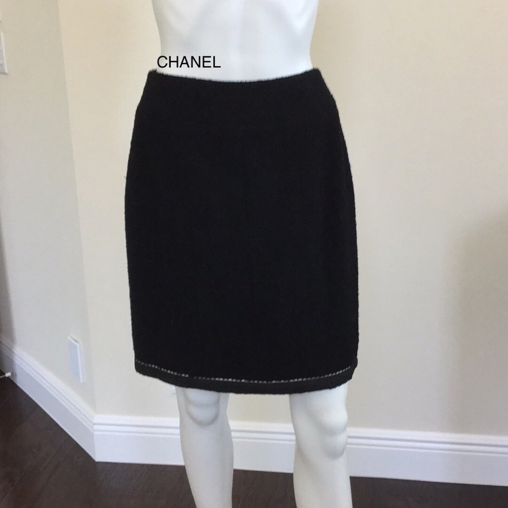 CHANEL black boucle skirt. Size 40 French